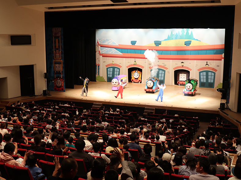 きかんしゃトーマスファミリーミュージカル公演の様子